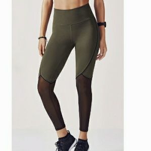High-waisted Mesh Powerhold 7/8 Leggings